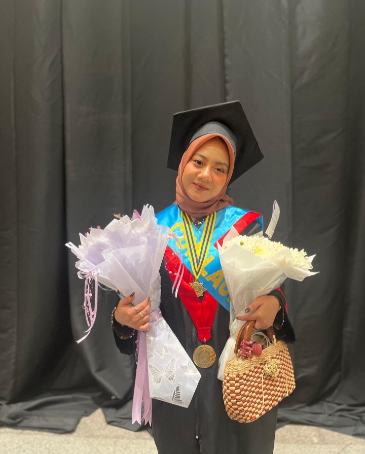 Putri Pertama Ketum Gapersus, Aliv Simanjuntak Akhirnya Diwisuda Dengan Mendapat Nilai Cumlaude