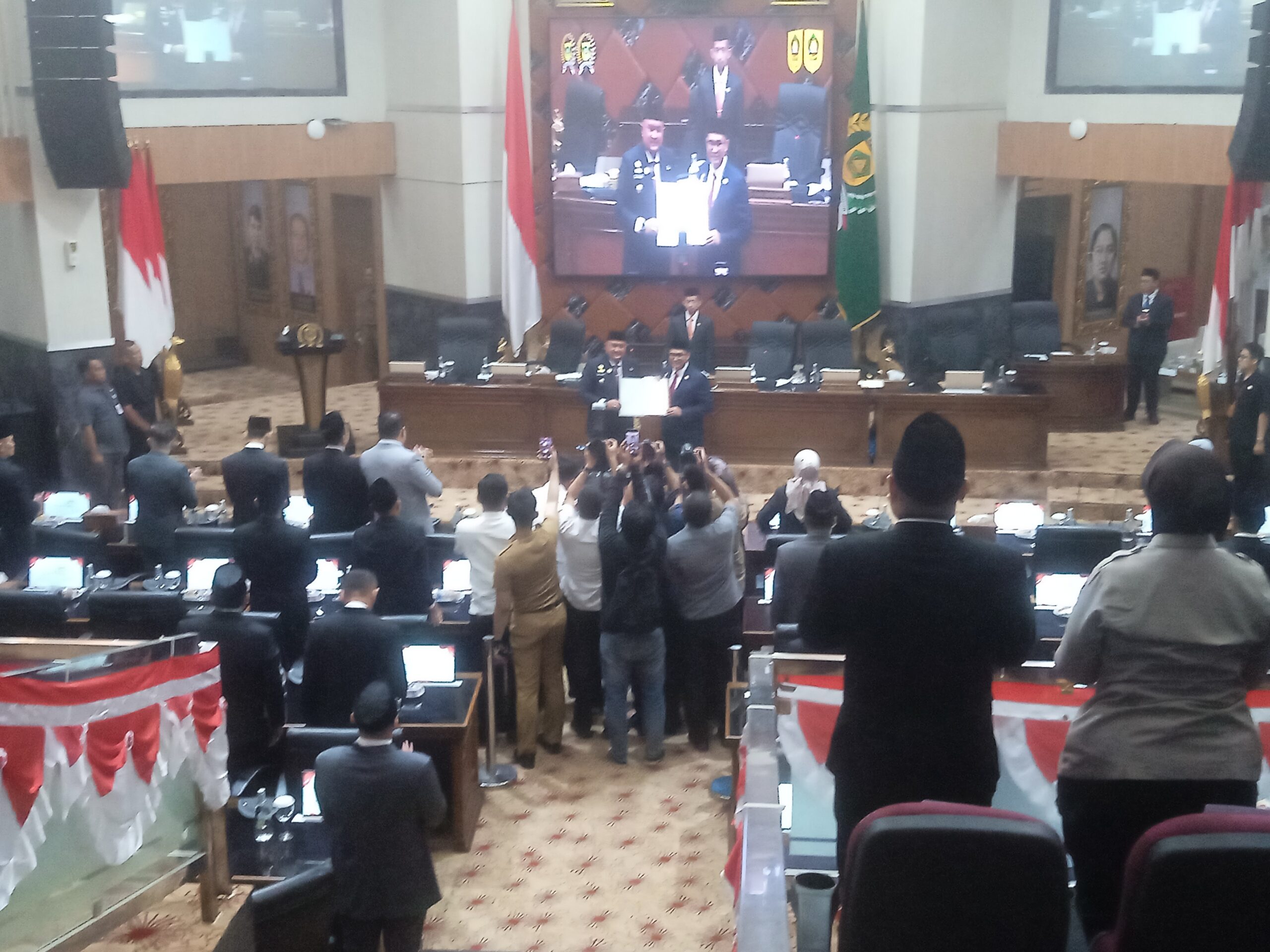 Rudy Susmanto Sampaikan LKPJ Tahun Anggaran 2025 dalam Rapat Paripurna DPRD