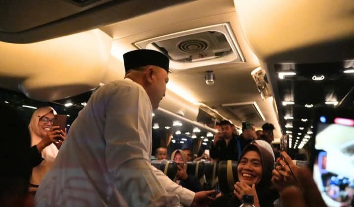 Bupati Bogor Bersama Kapolres Monitoring Keberangkatan 115 Bus Pekerja Dalam Rangka May Day 2026 Di Monas
